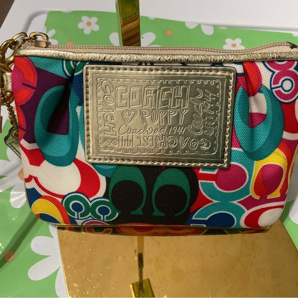Rare Coach Poppy Wristlet from ECU. - Picture 3 of 9